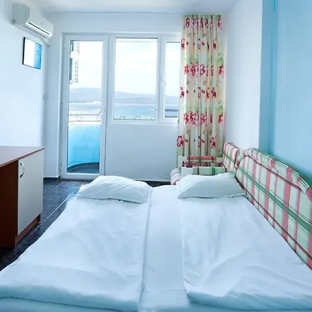 酒店 Perla Beach Holiday Club