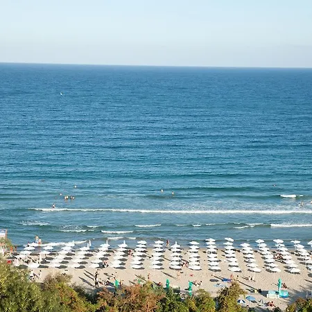 酒店 Perla Beach Holiday Club 3*